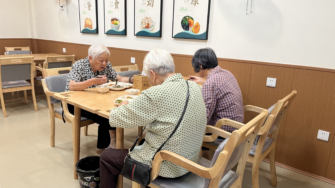 沅江推行老年助餐服務(wù)，助力老年人安享幸?！笆场惫? border=