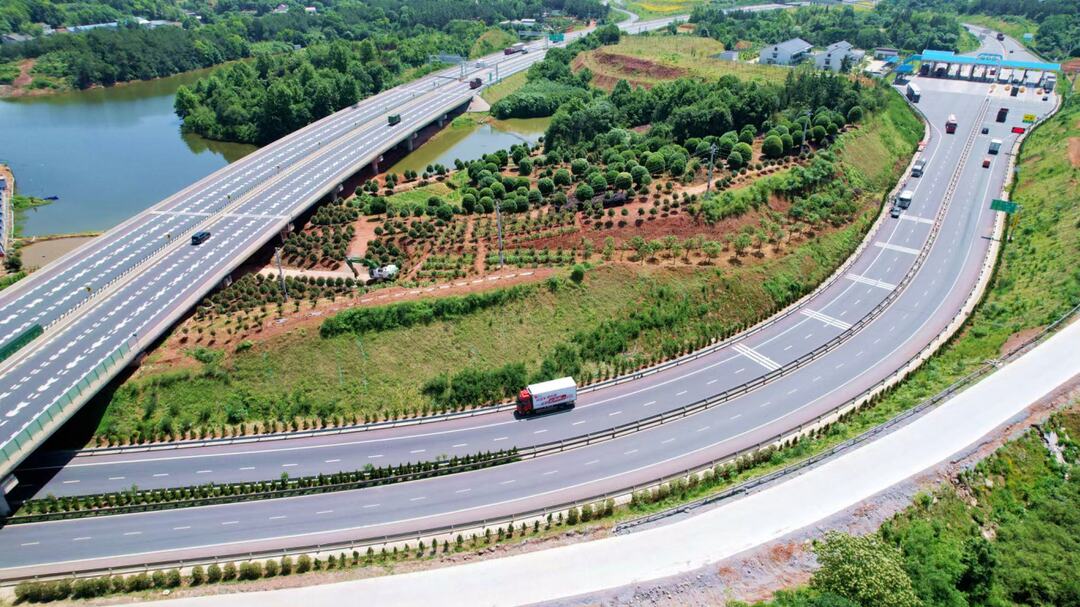 长沙县江杉高速干杉出口及延伸区域绿化提质改造项目完工