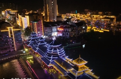 太美了！绥宁县城巫水画廊景区水上灯光秀