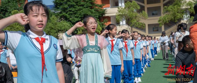 长沙县湘龙小学举行四年级十岁成长礼活动