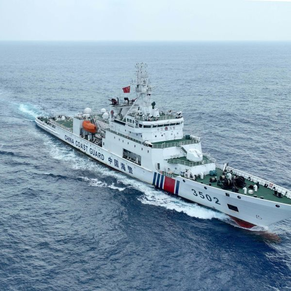 中国海警3502编队在黄岩岛海域投入训练