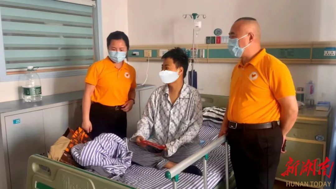 湘潭市红十字志愿者无偿献血服务大队慰问地贫患者