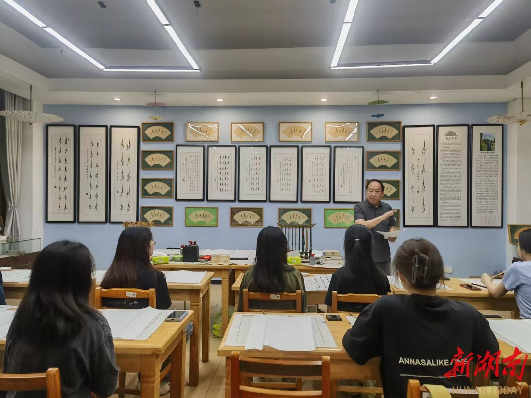 湖南科技学院：第三届女书书法班正式开班