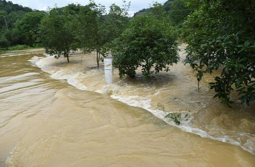 强降雨来袭 广西6条河流出现超警洪水