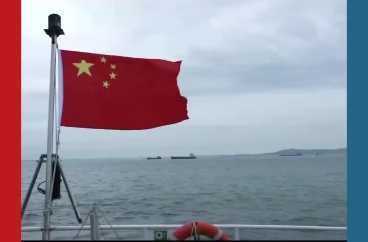 看！中国海巡船五星红旗与金门岛同框