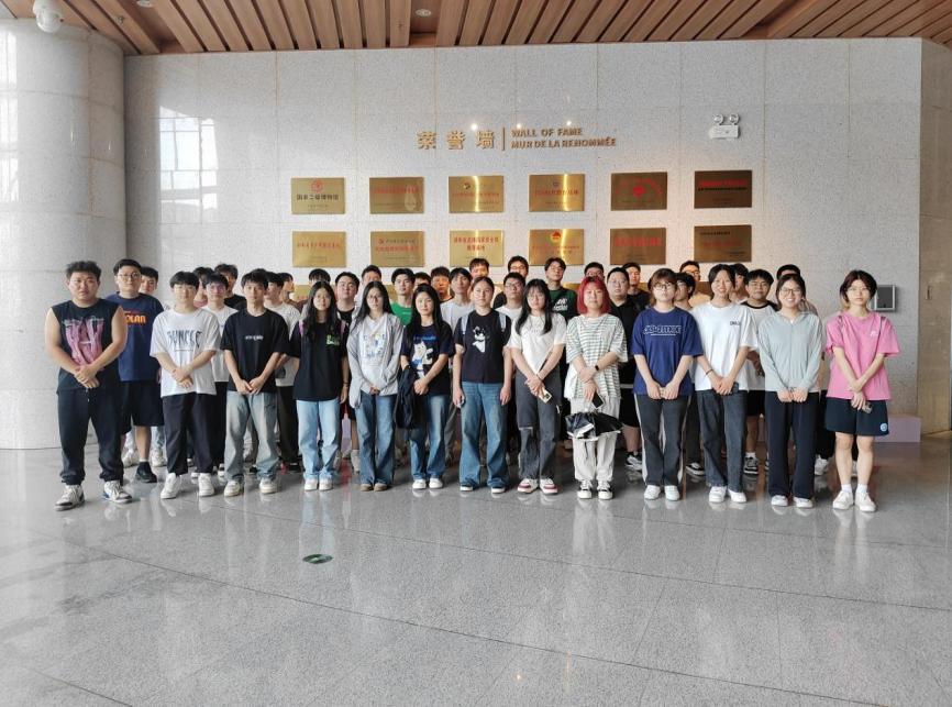 长理城南学院组织学生赴隆平水稻博物馆开展主题实践