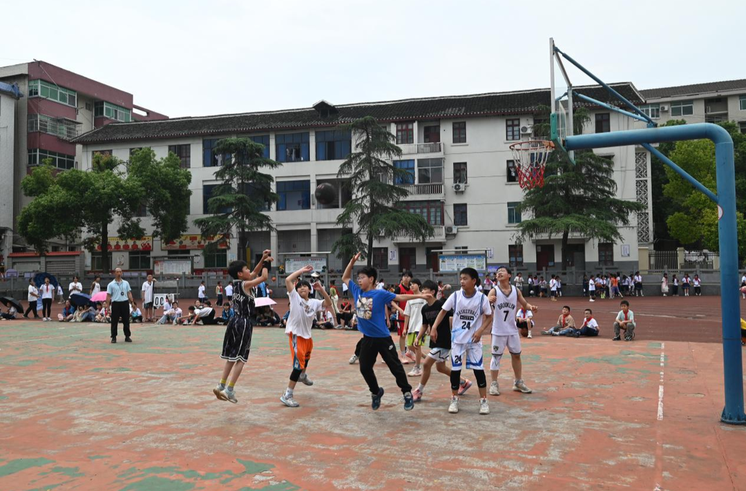 洪江市安江二完小举行校园篮球比赛