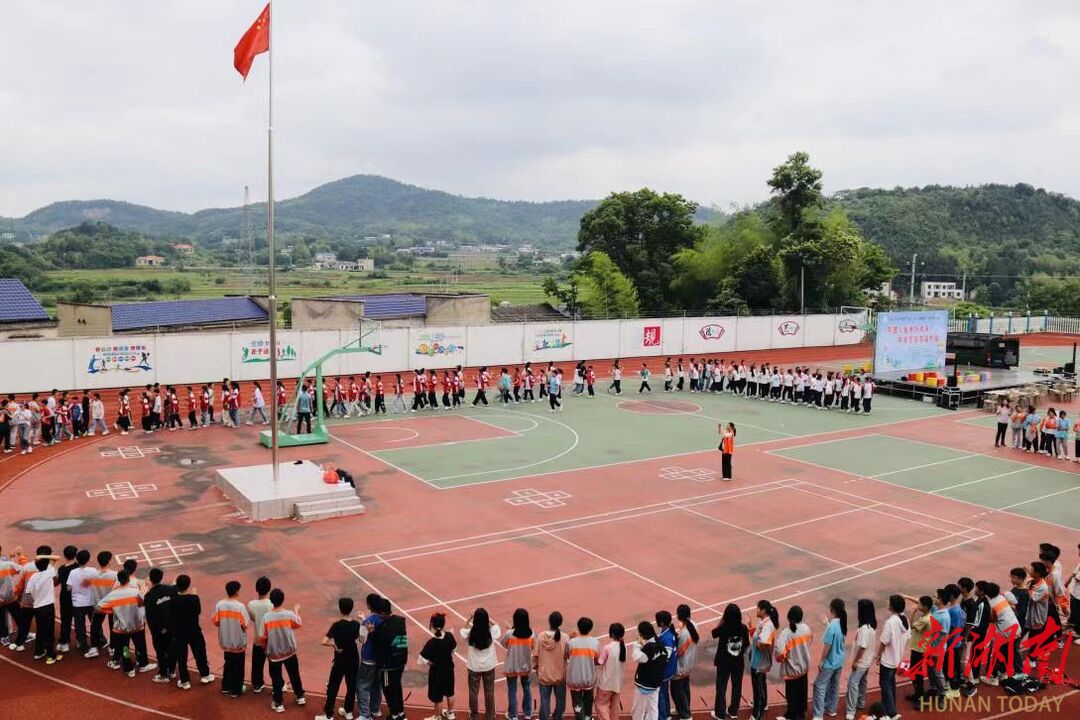 湘潭市雨湖区525心理健康日宣传展示活动在鹤岭镇仙女中学召开