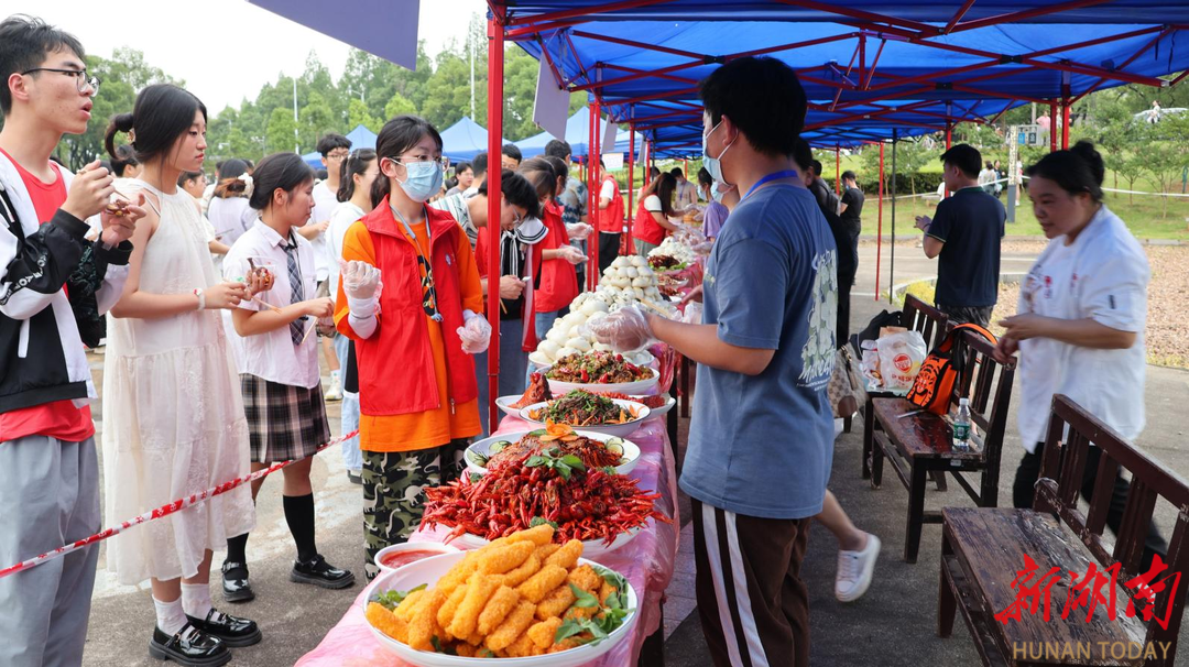 共赴美食盛宴  湘潭大学举办第十六届饮食文化节
