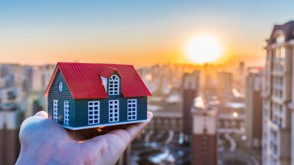 新政出炉后的深圳楼市：售楼处通宵卖房，中介门店二手房单日成交量创近三年新高