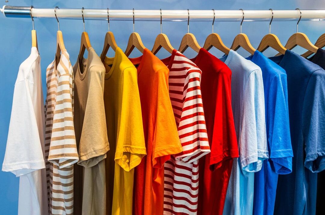 夏日外出，真的建议你穿红色衣服，更凉快还防晒