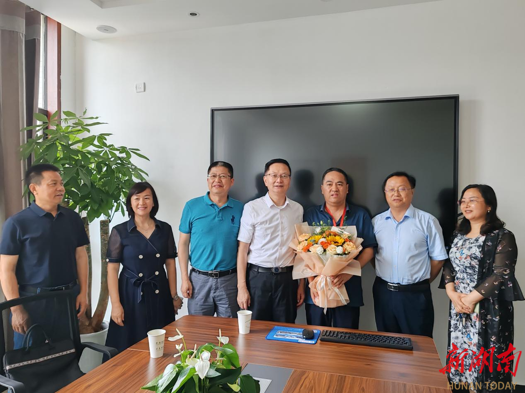 印钊先后走访慰问湘西职院现代农业学院教授陈继富,吉首大学教授姚