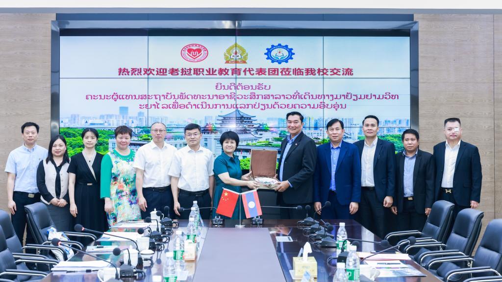老挝教体部职业技术教育司一行赴长沙民政职院访问交流