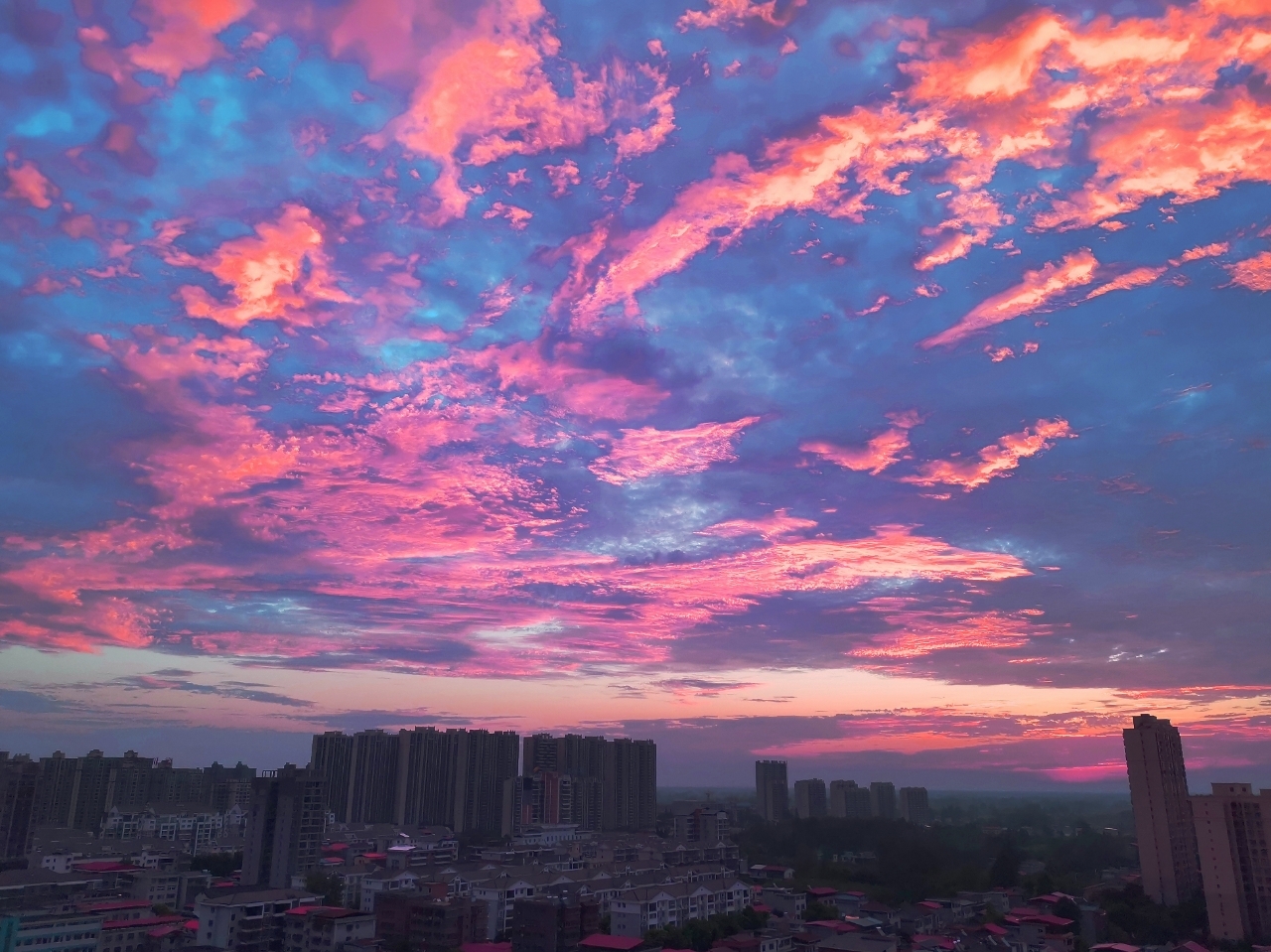 云海“红潮”