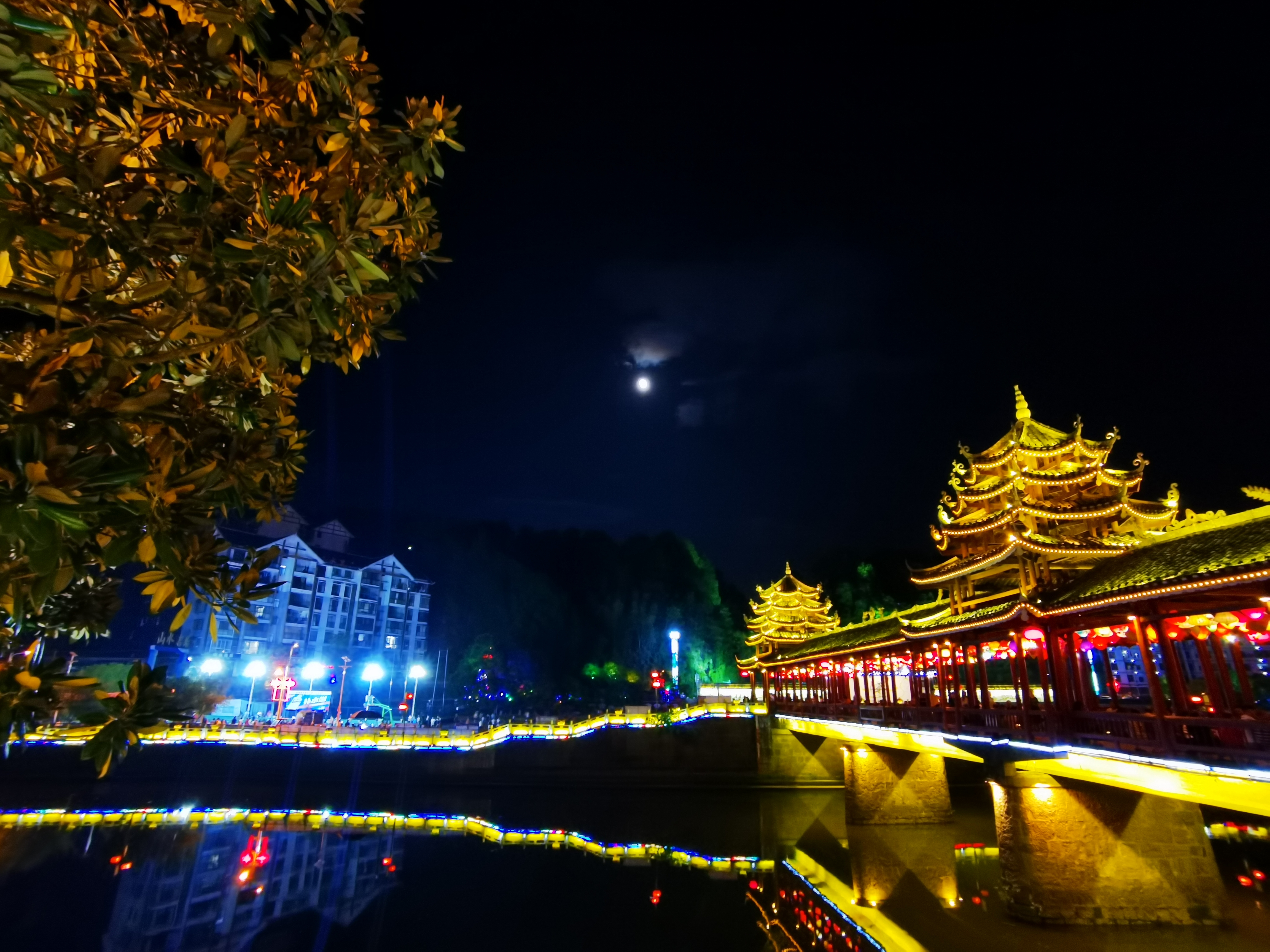 月是故乡明