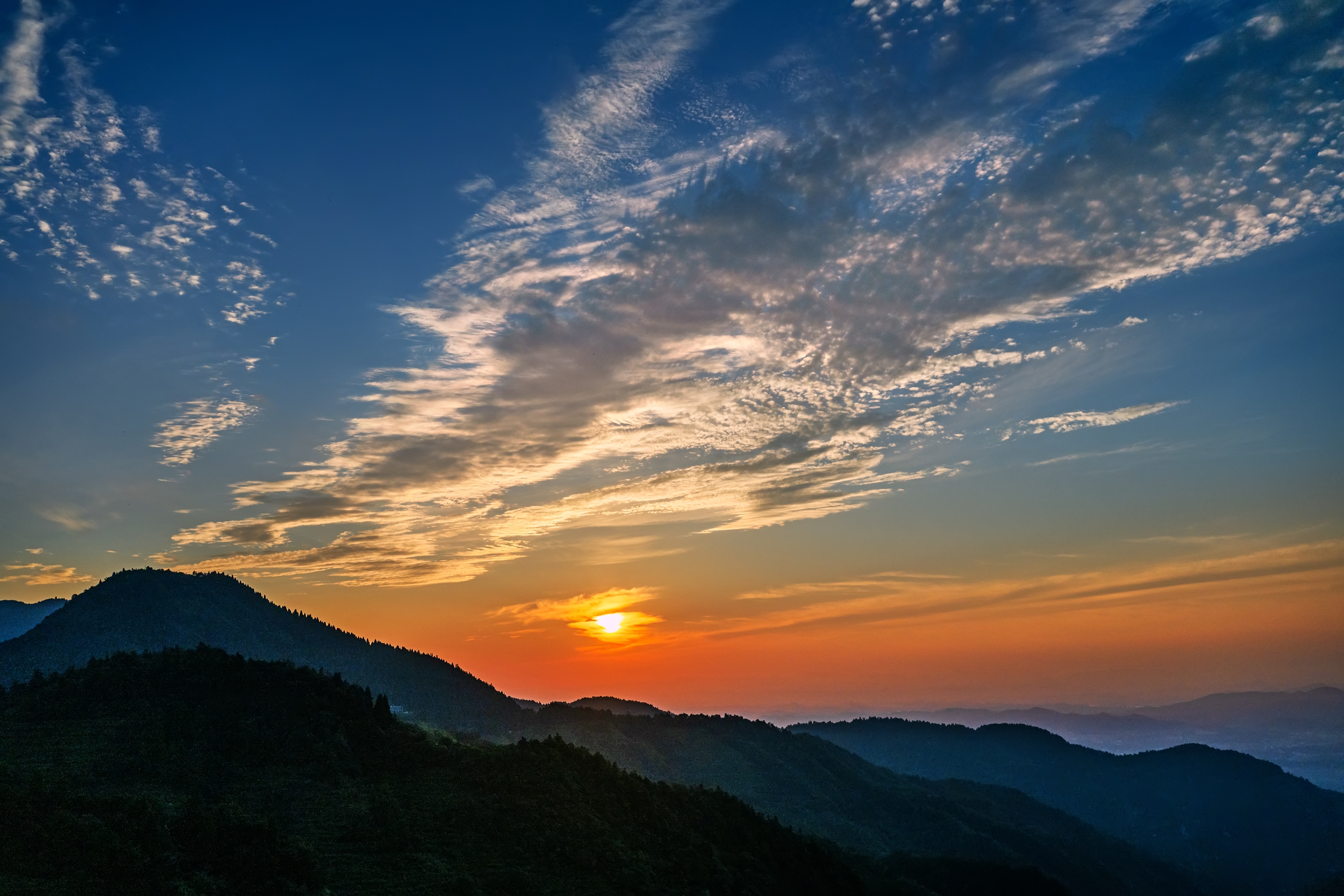 朝霞惹人醉