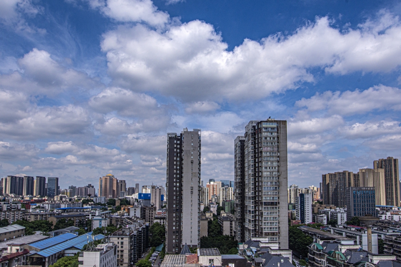 天空飘满“棉花糖”