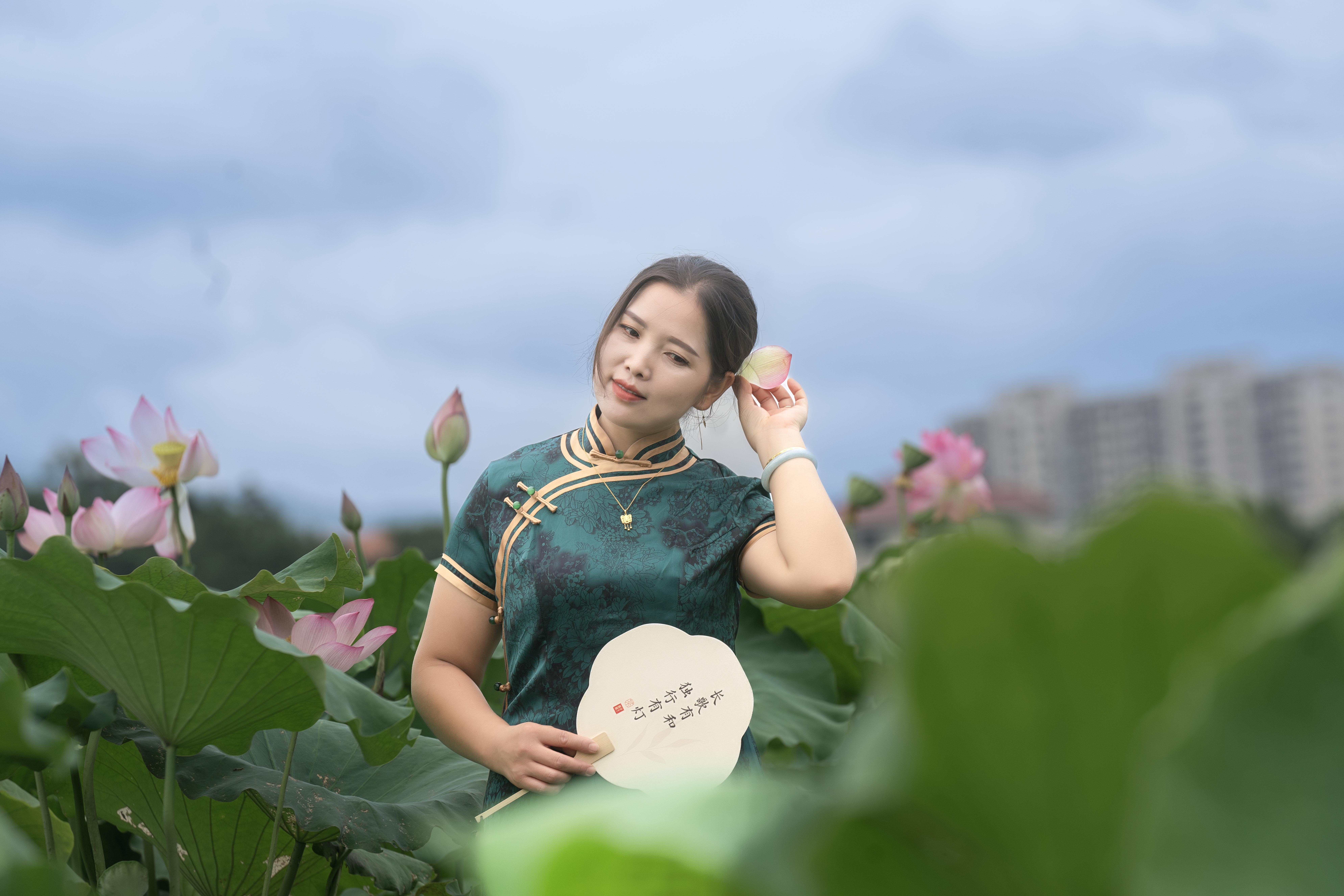 詠秋荷